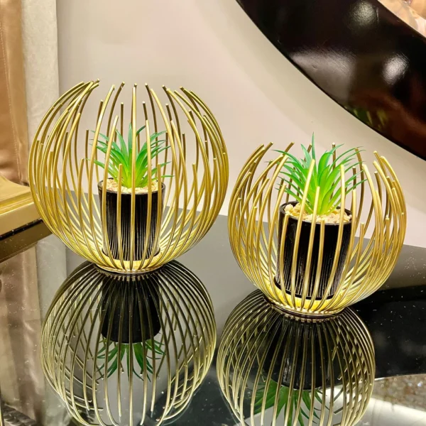 METALLIC GOLDEN GLOBE DECOR WITH PLANTER INSIDE - Image 2